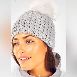 Fabletics BRAND NEW. chunky Pom beanie